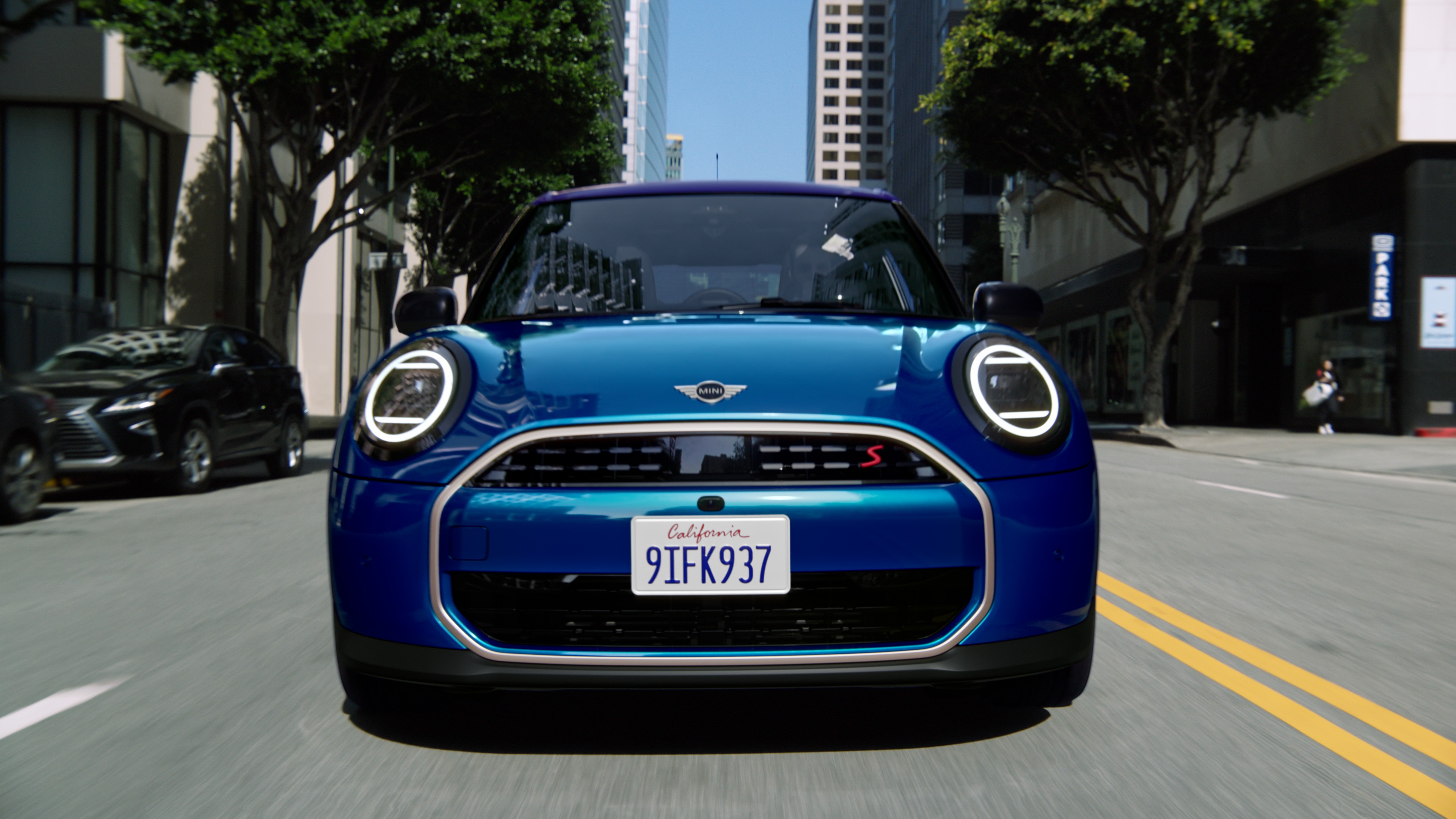 MINI Cooper 5 kapı - dış tasarım - tanıtım videosu